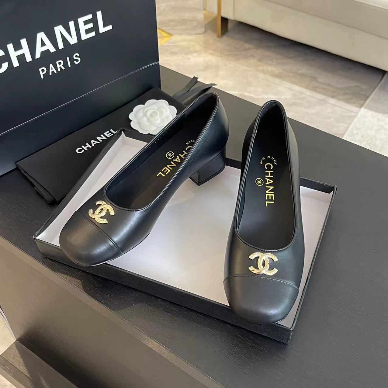 CC PUMP BLACK CALFSKIN - 34