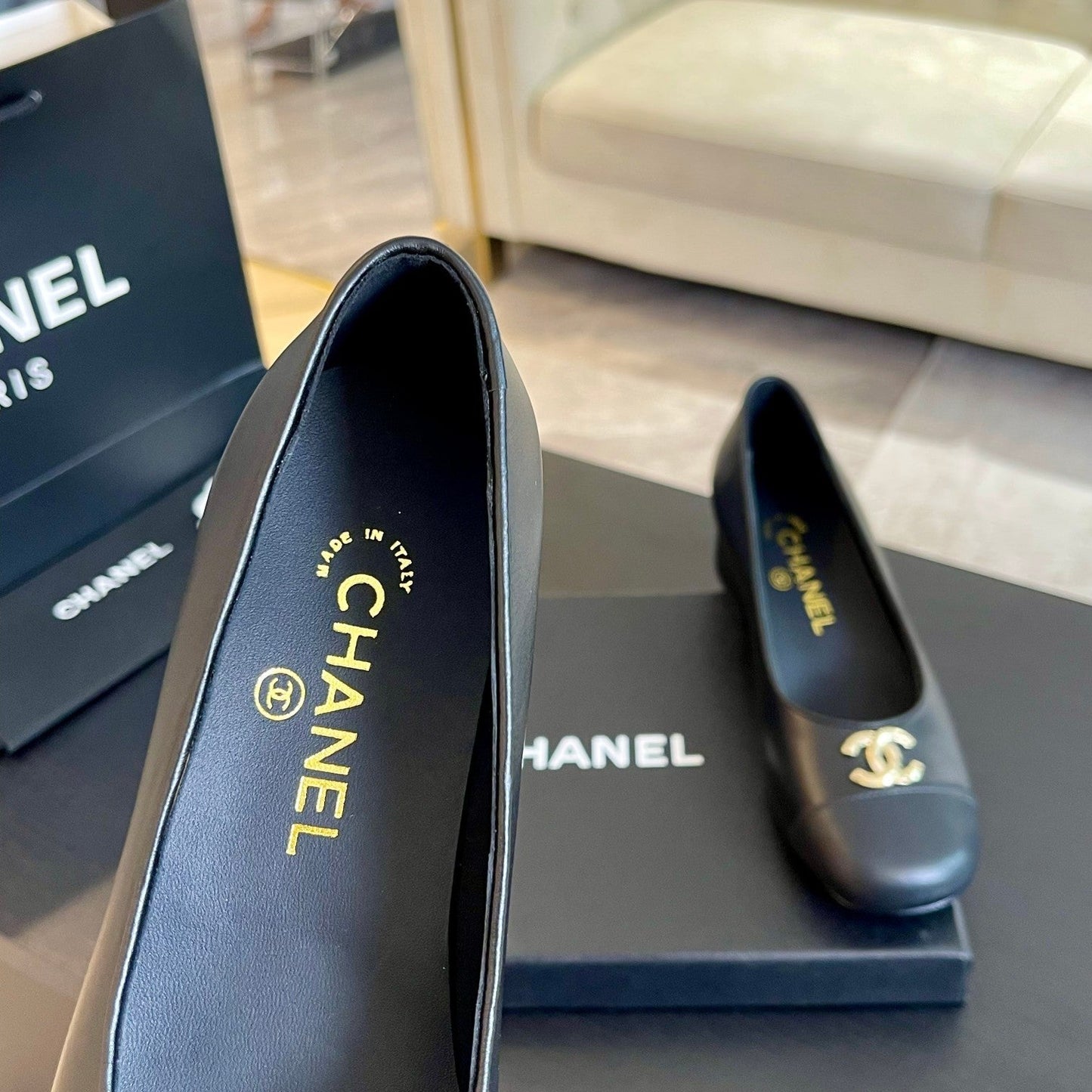 CC PUMP BLACK CALFSKIN - 34