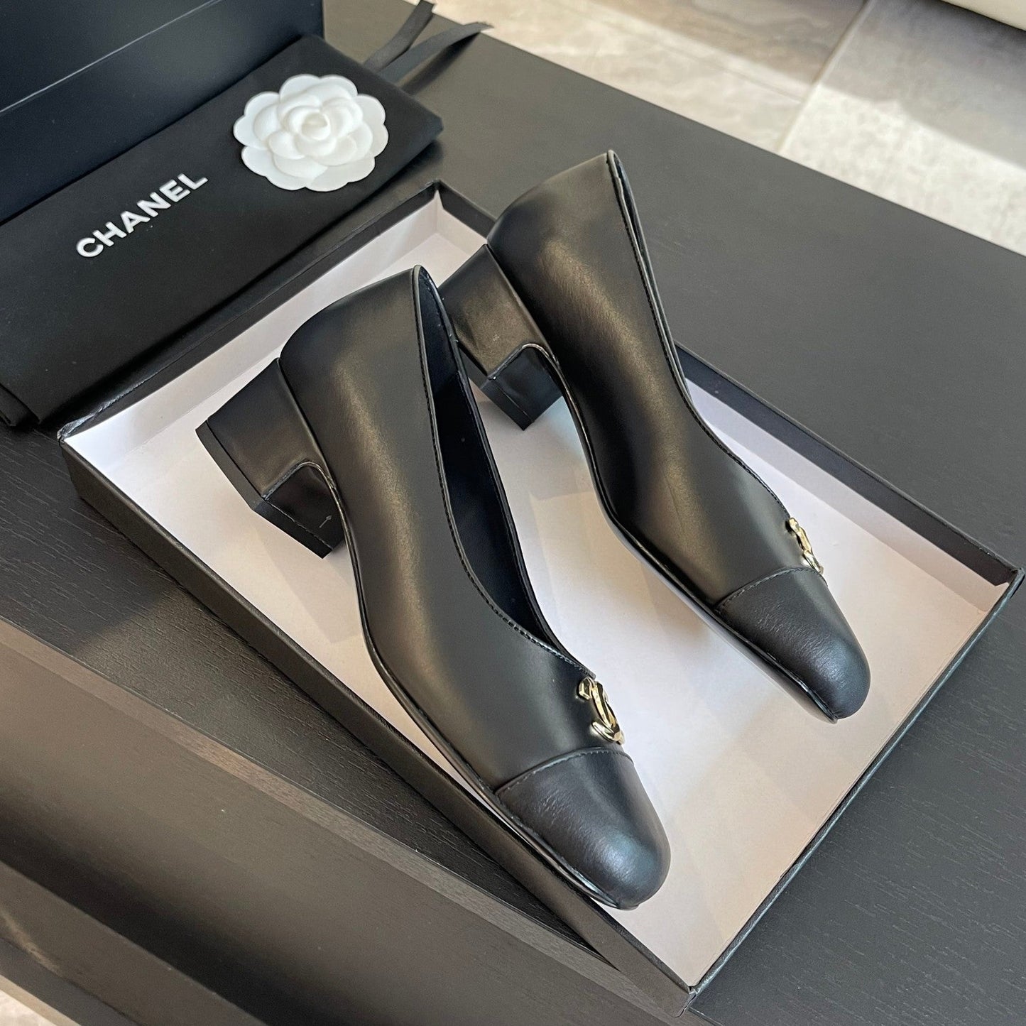 CC PUMP BLACK CALFSKIN - 34