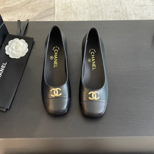 CC PUMP BLACK CALFSKIN - 34