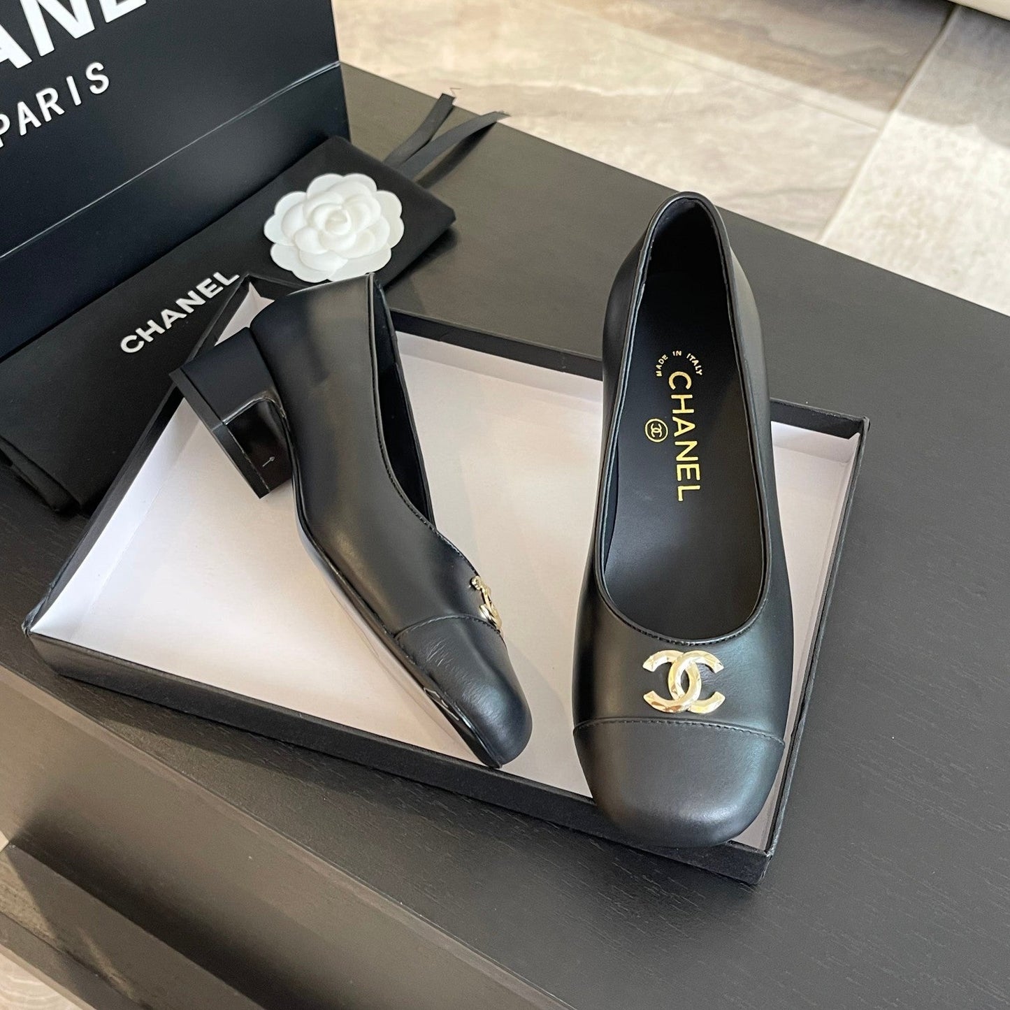 CC PUMP BLACK CALFSKIN - 34