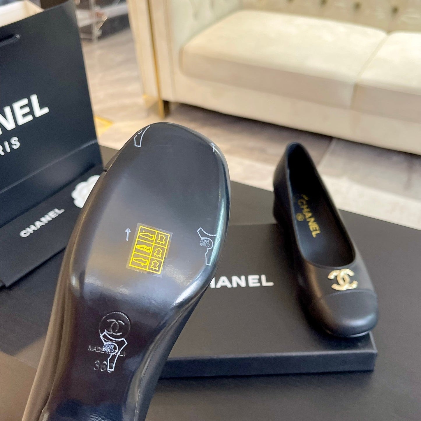 CC PUMP BLACK CALFSKIN - 34