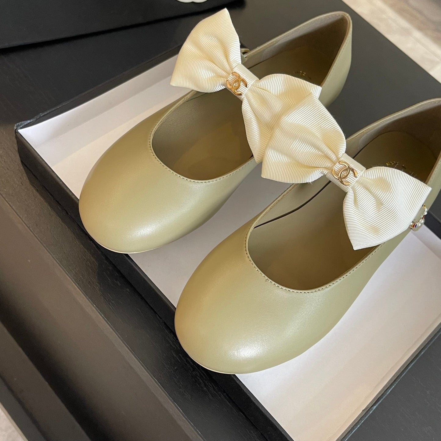 BALLET FLAT ECRU BEIGE LAMBSKIN WITH WHITE BOW - 35