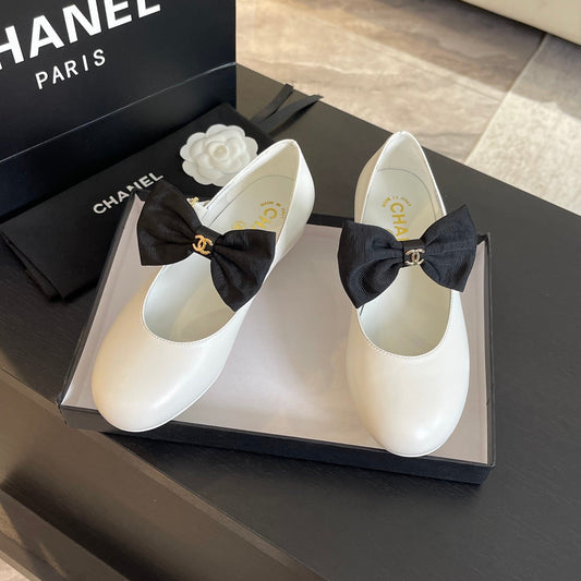 BALLET FLAT WHITE LAMBSKIN WITH BLACK BOW - 35