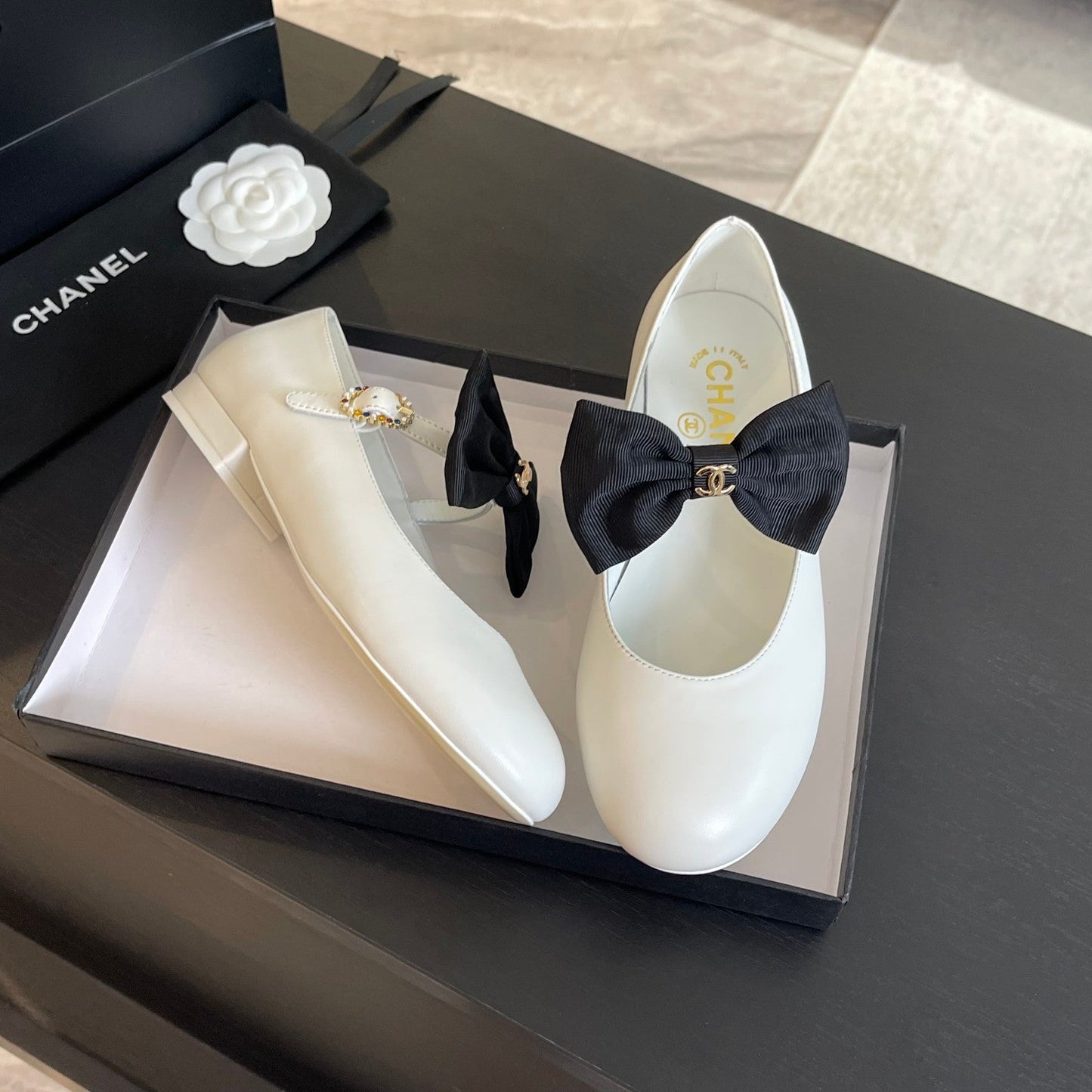 BALLET FLAT WHITE LAMBSKIN WITH BLACK BOW - 35