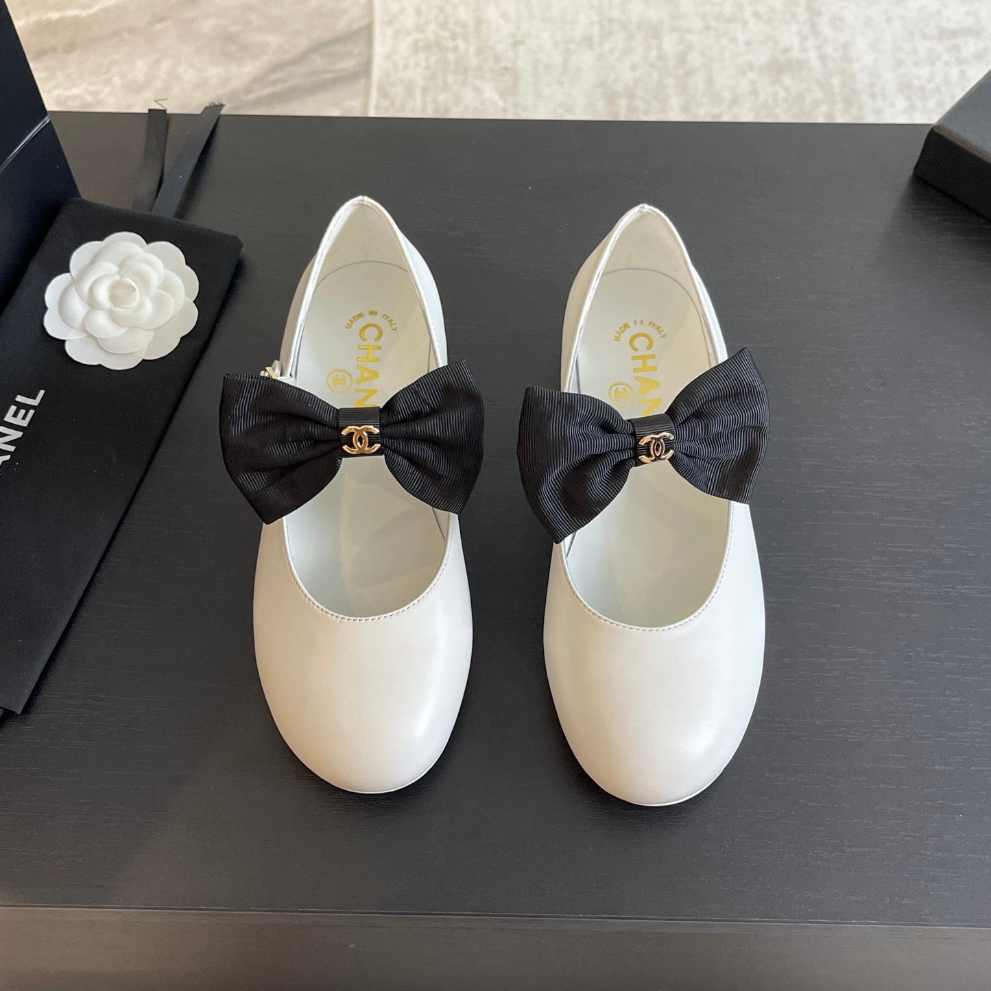 BALLET FLAT WHITE LAMBSKIN WITH BLACK BOW - 35