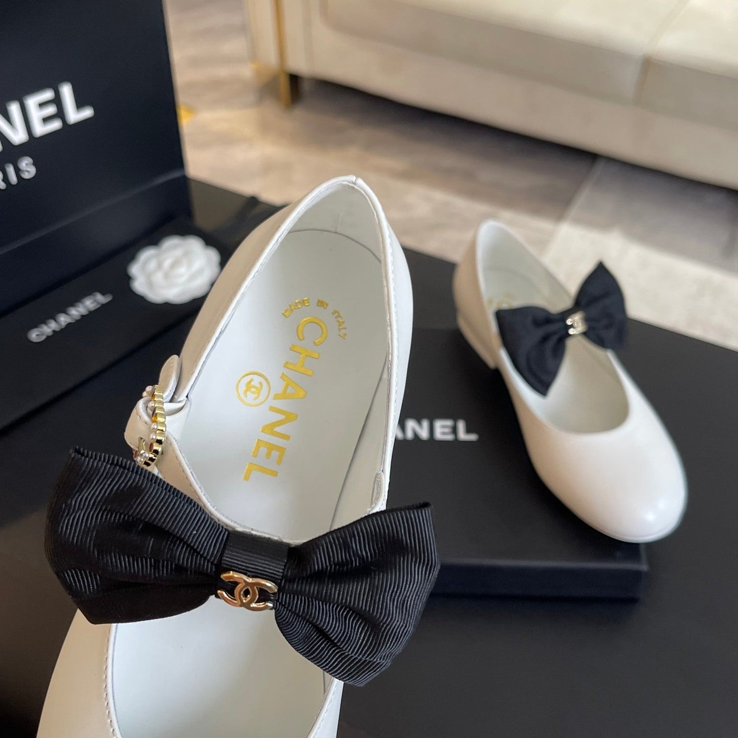 BALLET FLAT WHITE LAMBSKIN WITH BLACK BOW - 35