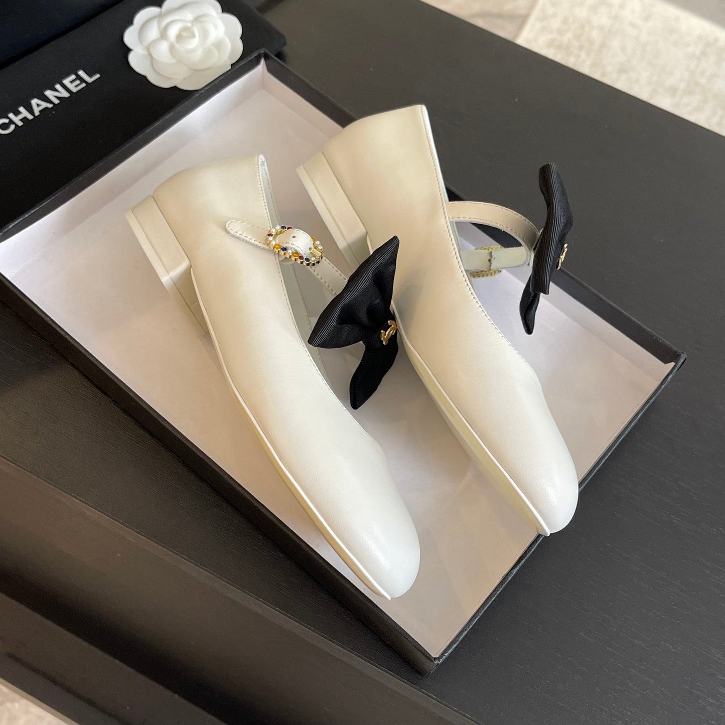 BALLET FLAT WHITE LAMBSKIN WITH BLACK BOW - 35