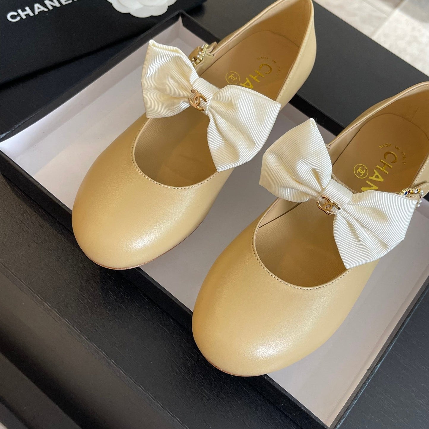 BALLET FLAT DARK CREAM LAMBSKIN WITH WHITE BOW - 35