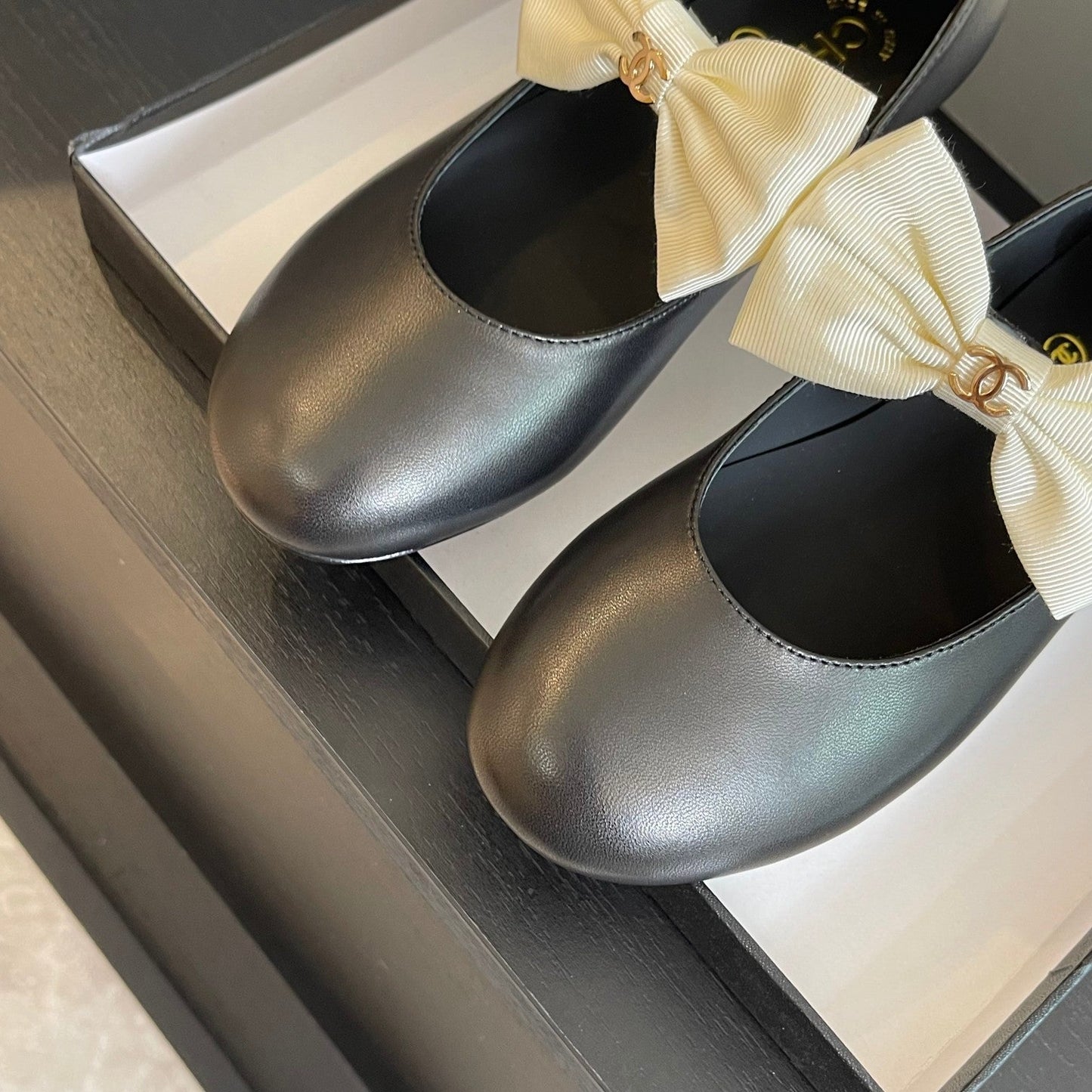 BALLET FLAT BLACK LAMBSKIN WITH WHITE BOW - 35