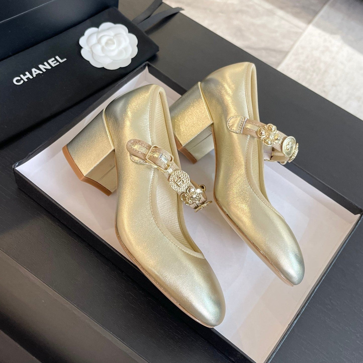HIGH MERY JANE GOLDEN LAMBSKIN - 35