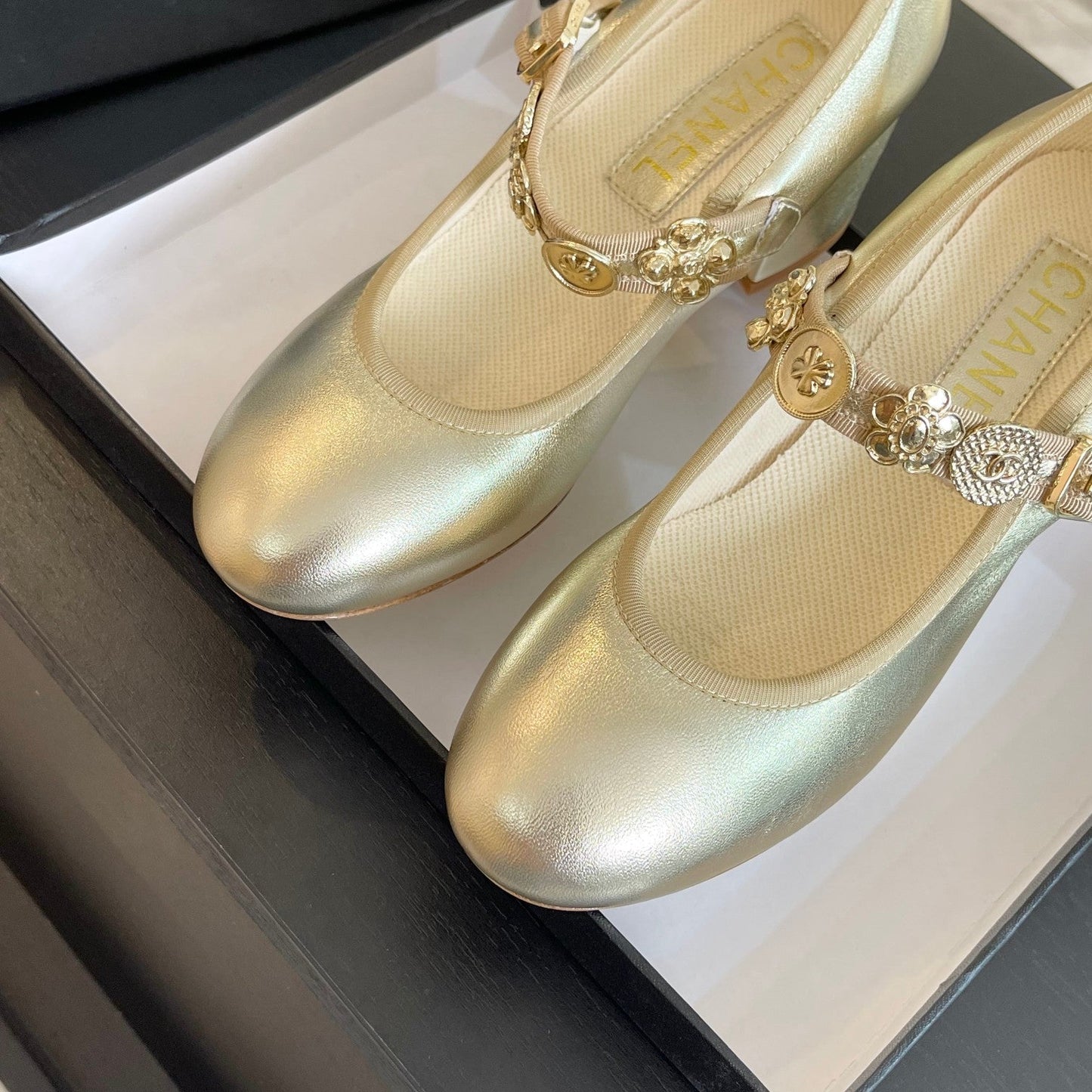 HIGH MERY JANE GOLDEN LAMBSKIN - 35