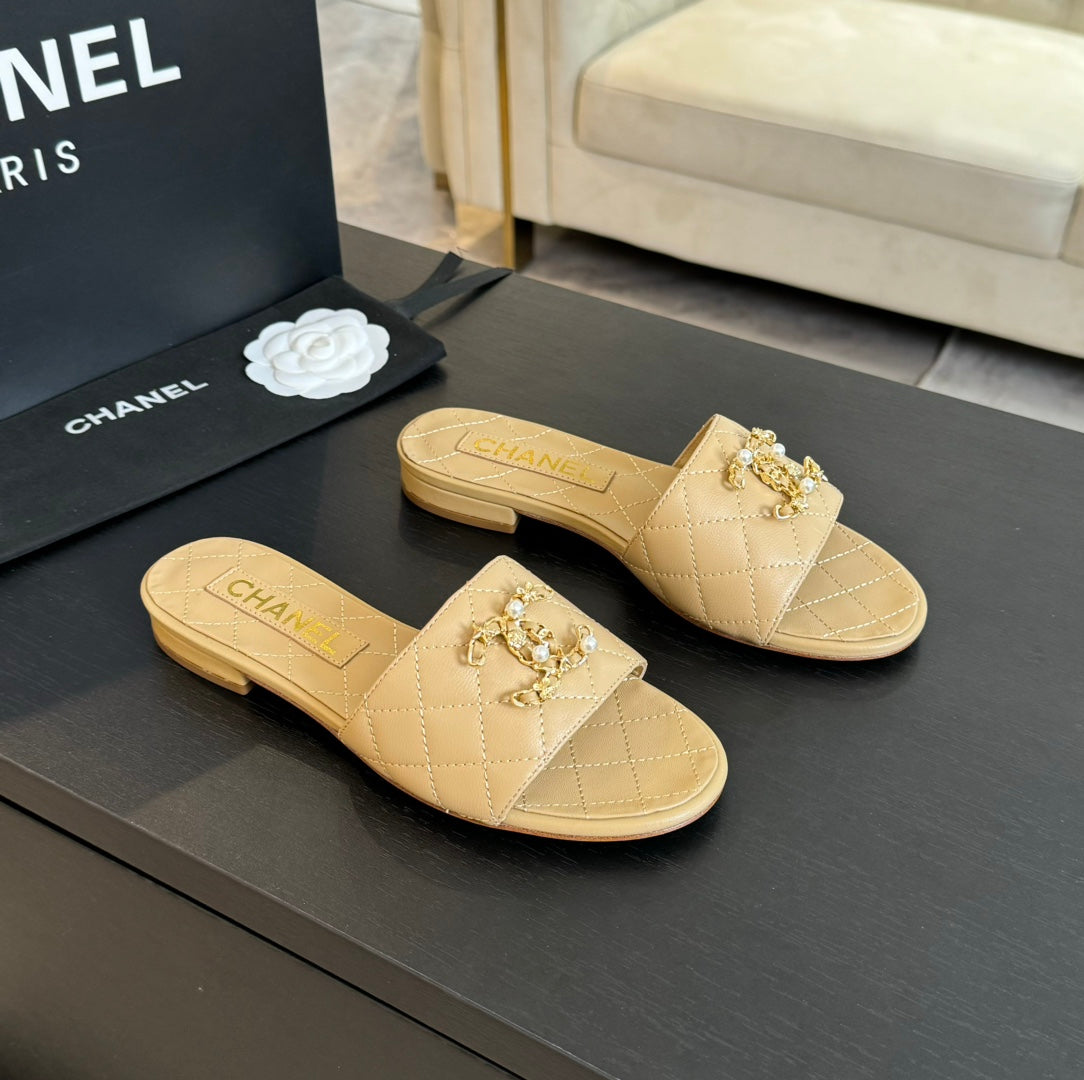 SLIPPERS BEIGE CREAM QUILTED LAMBSKIN - 35