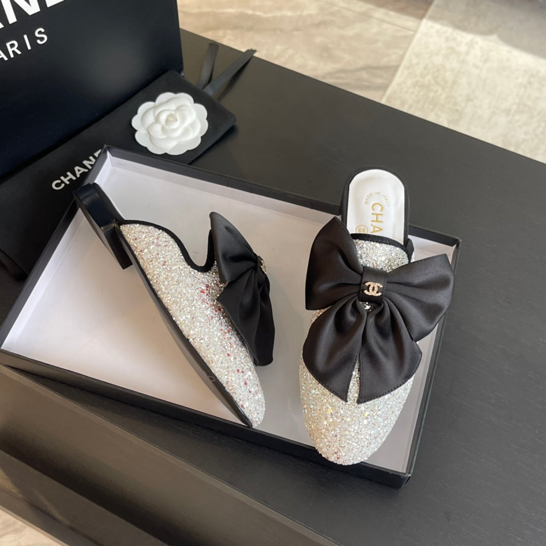 BIG BOW FLAT MULE SANDALS IN WHITE SILK WITH GLITTER SEQUINS - 35