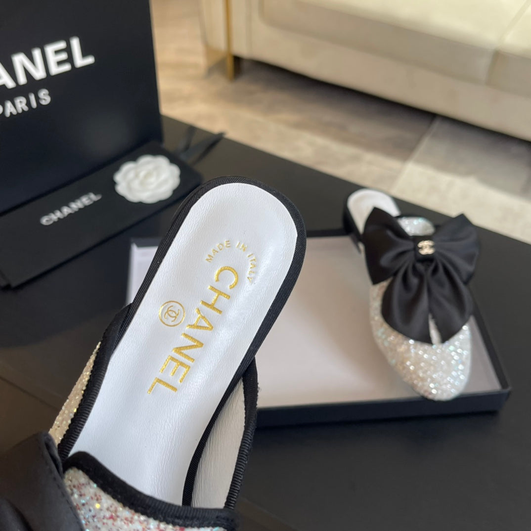 BIG BOW FLAT MULE SANDALS IN WHITE SILK WITH GLITTER SEQUINS - 35