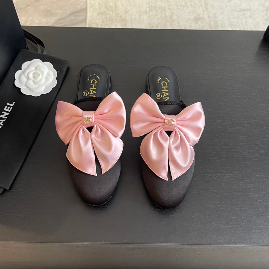 BIG BOW FLAT MULE SANDALS IN BLACK MIX PALE PINK SILK - 35