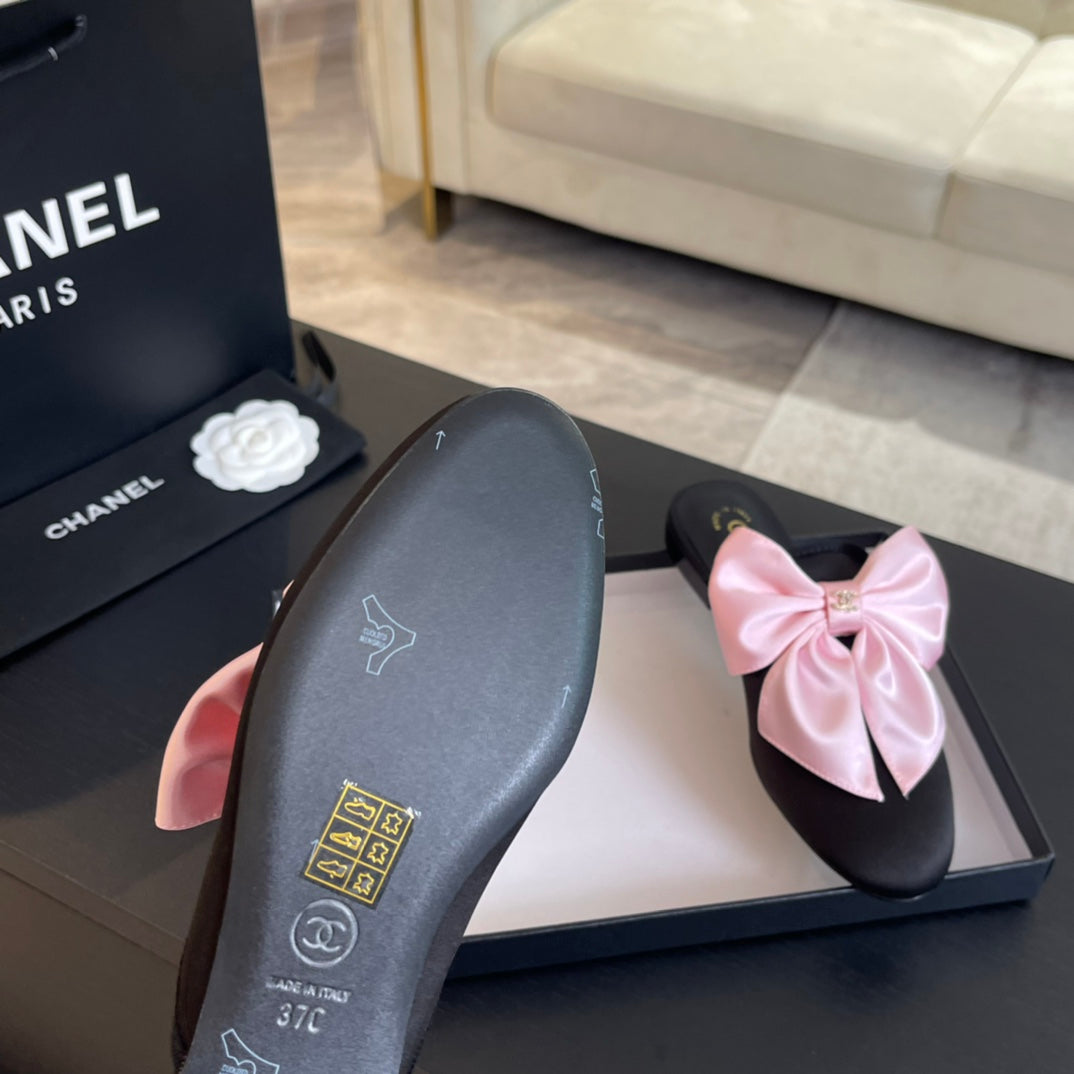 BIG BOW FLAT MULE SANDALS IN BLACK MIX PALE PINK SILK - 35