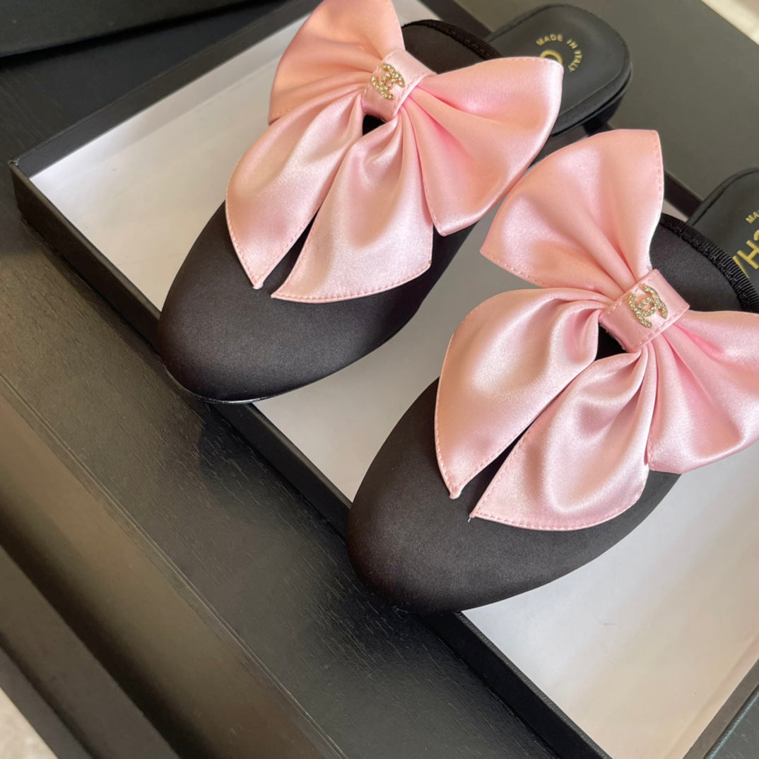 BIG BOW FLAT MULE SANDALS IN BLACK MIX PALE PINK SILK - 35