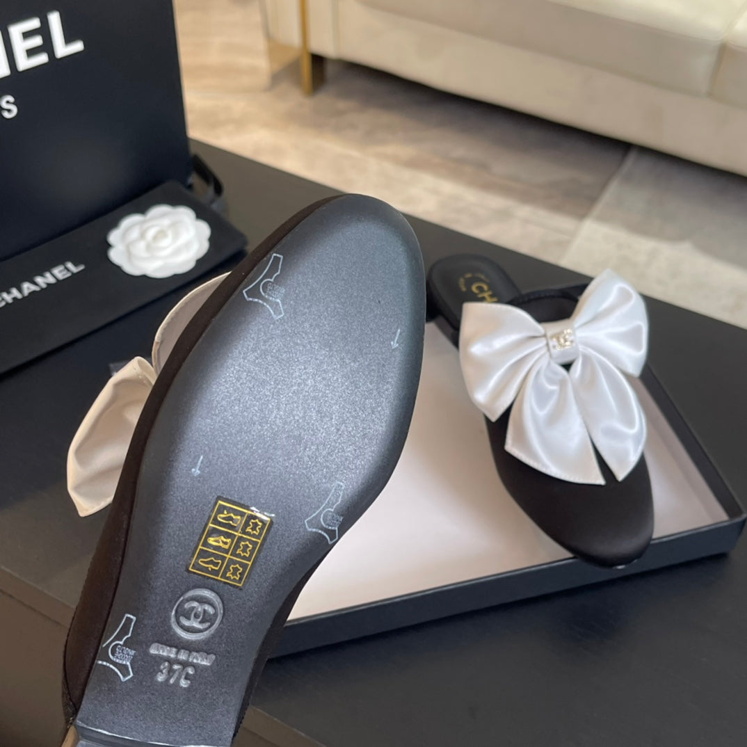 BIG BOW FLAT MULE SANDALS IN BLACK MIX WHITE SILK - 35