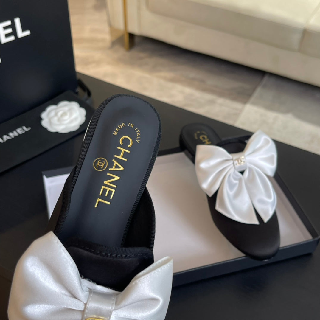 BIG BOW FLAT MULE SANDALS IN BLACK MIX WHITE SILK - 35