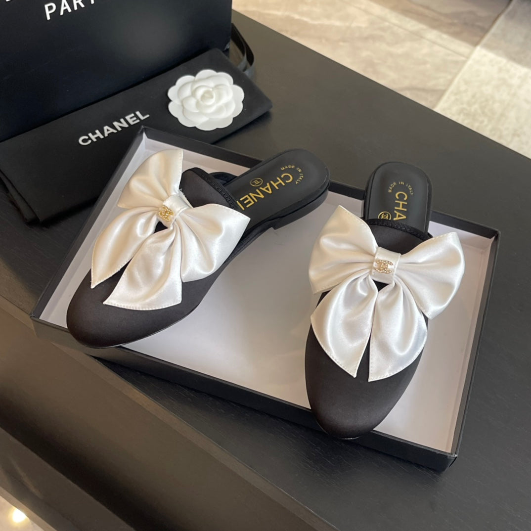 BIG BOW FLAT MULE SANDALS IN BLACK MIX WHITE SILK - 35