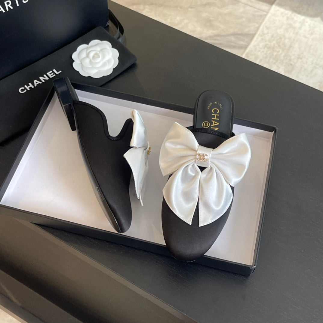 BIG BOW FLAT MULE SANDALS IN BLACK MIX WHITE SILK - 35