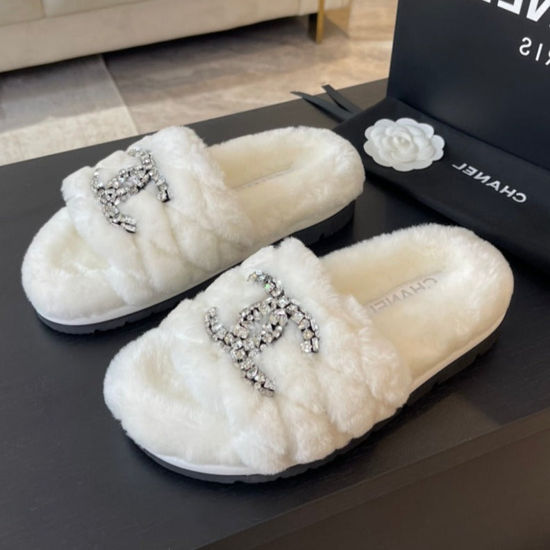 SLIPPERS IN WHITE FUR - 35