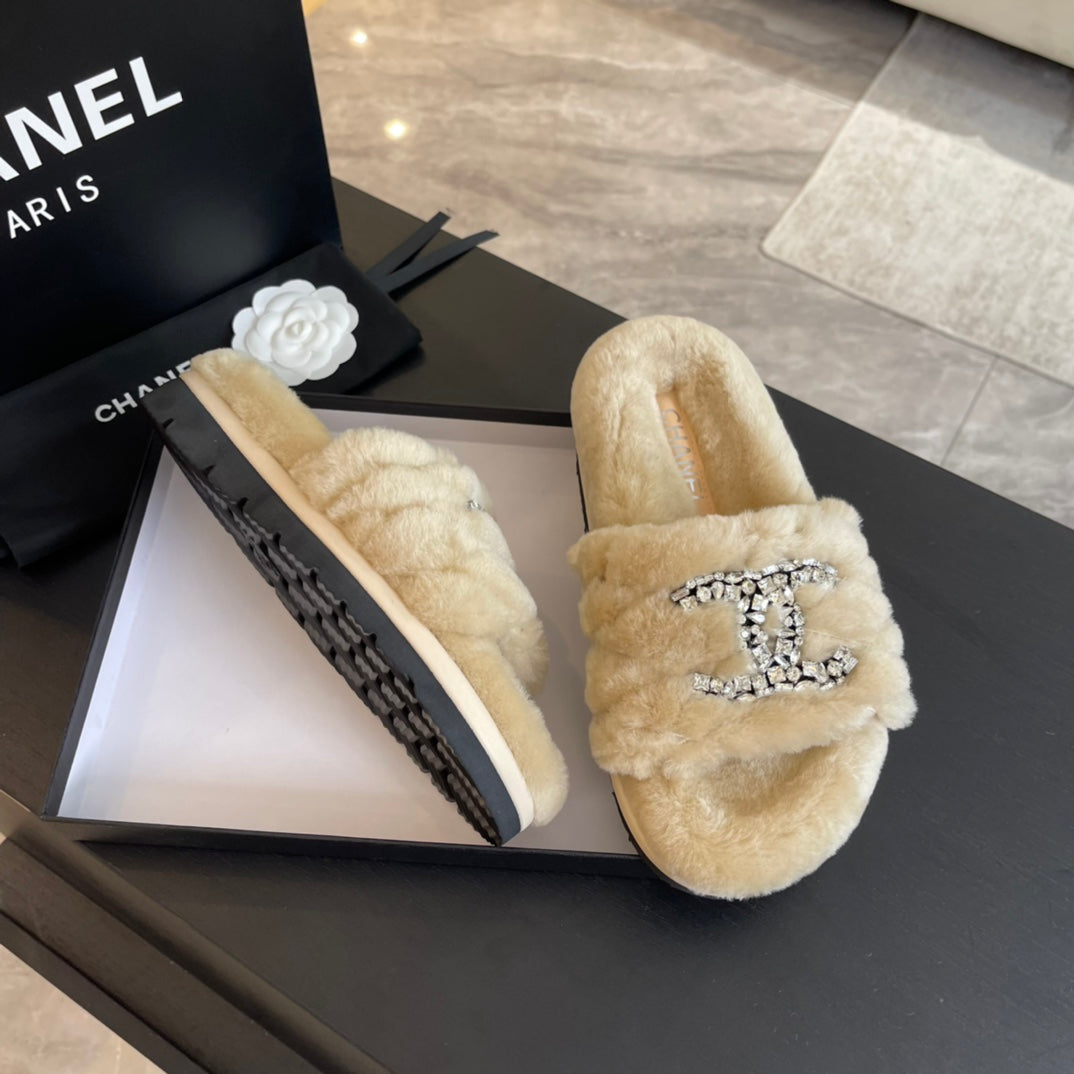 SLIPPERS IN BEIGE CREAM FUR - 35