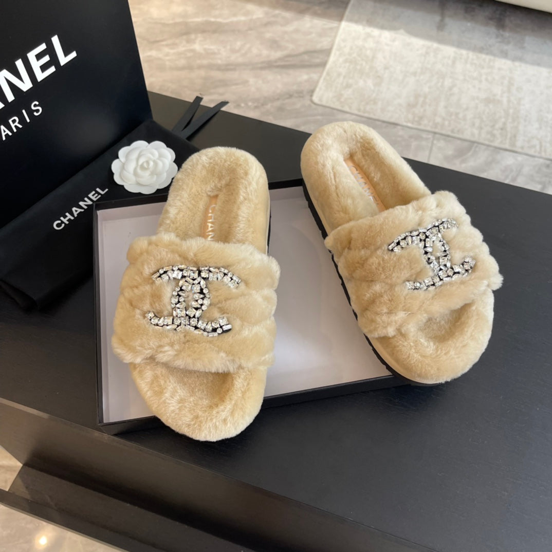SLIPPERS IN BEIGE CREAM FUR - 35