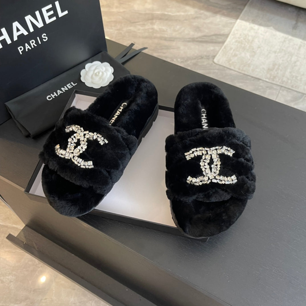 SLIPPERS IN BLACK FUR - 35