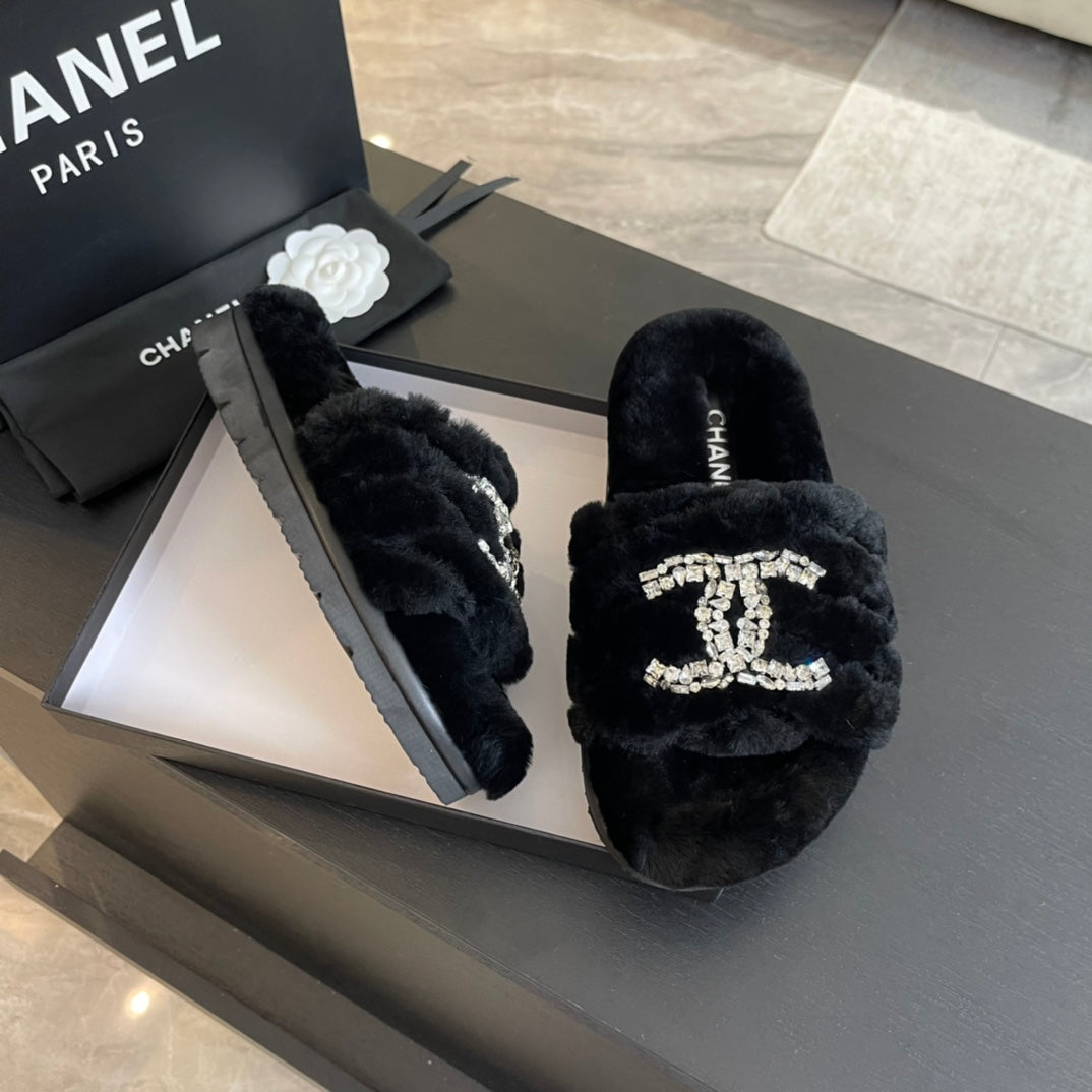 SLIPPERS IN BLACK FUR - 35