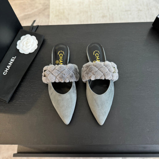 CC MULE IN ASH GREY SMOOTH FLEECE WITH GOLD HARDWARE - 35