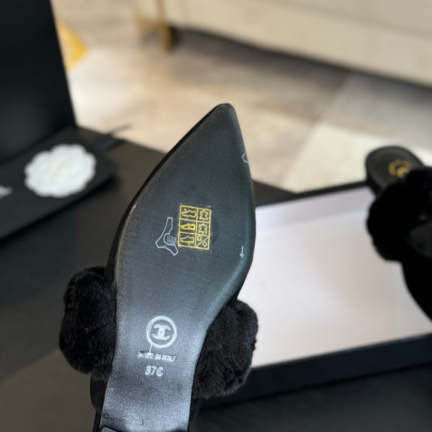 CC MULE IN BLACK SMOOTH FLEECE WITH GOLD HARDWARE - 35