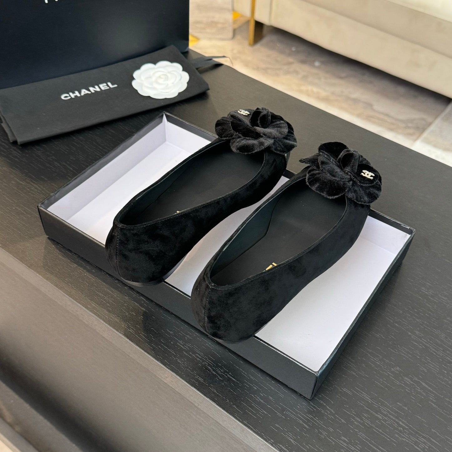 BALLET FLATS IN BLACK SUEDE WITH CAMELLIA - 35