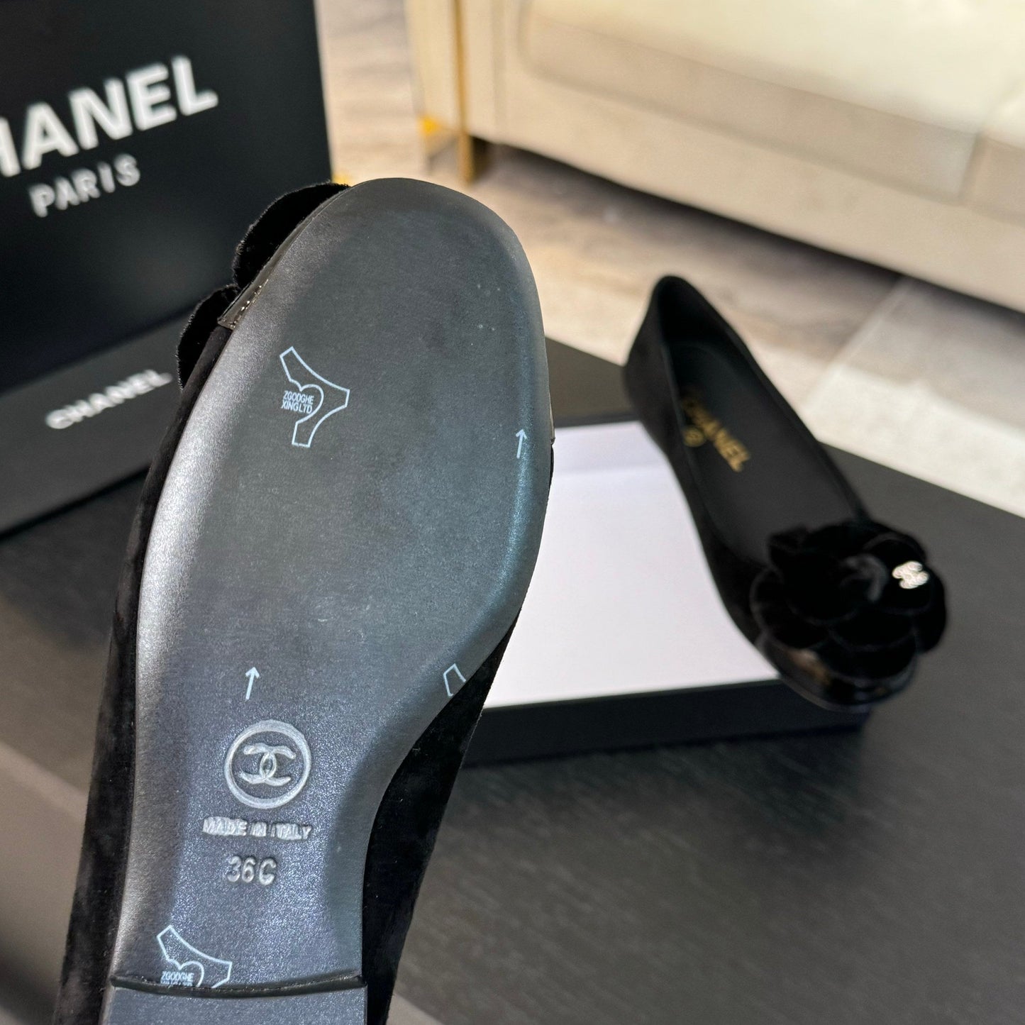 BALLET FLATS IN BLACK SUEDE WITH CAMELLIA - 35