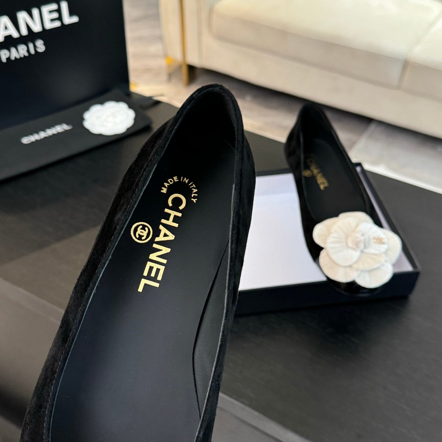 BALLET FLATS IN BLACK SUEDE WITH WHITE CAMELLIA - 35