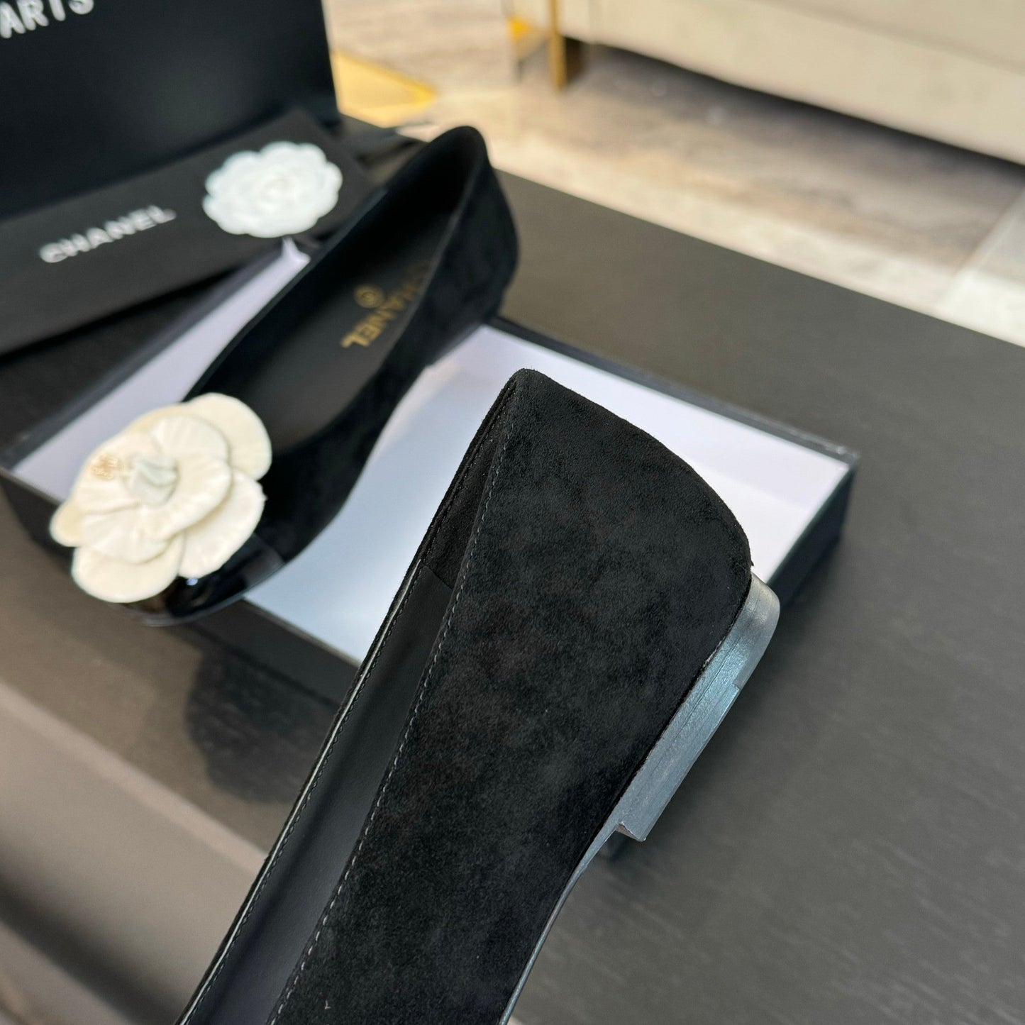 BALLET FLATS IN BLACK SUEDE WITH WHITE CAMELLIA - 35