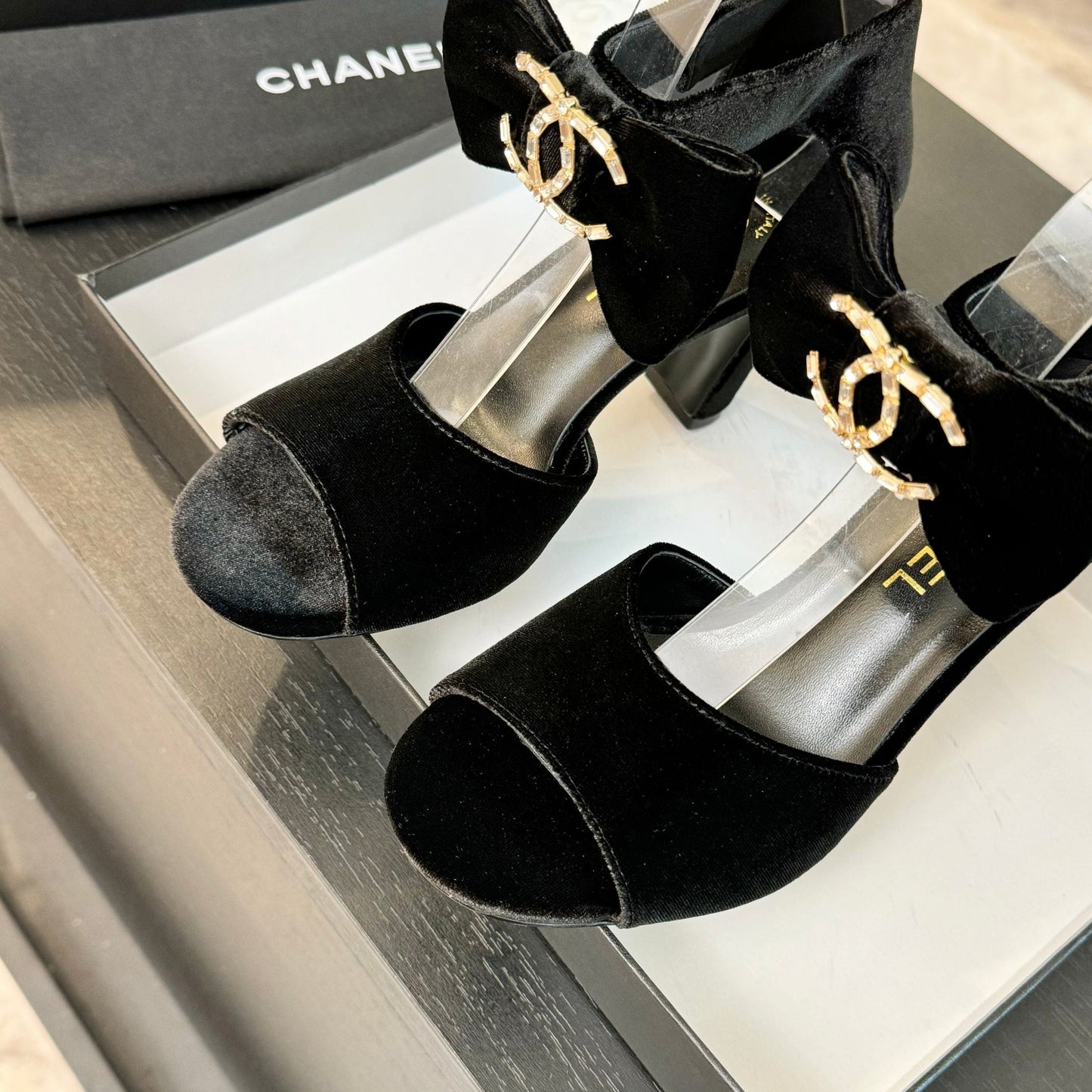 HIGH SANDAL OPEN TOE IN BLACK VELVET - 35