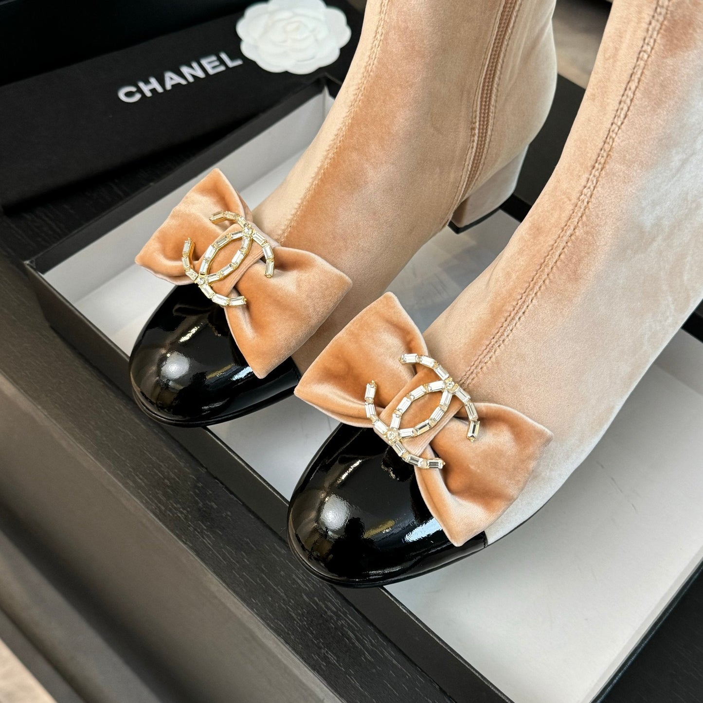 SHORT BOOTS IN PEACH PINK VELVET AND BLACK LAMBSKIN - 35