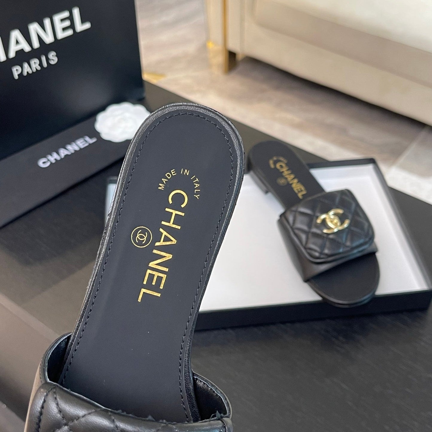 FLAT MULE IN BLACK LAMBSKIN - 35