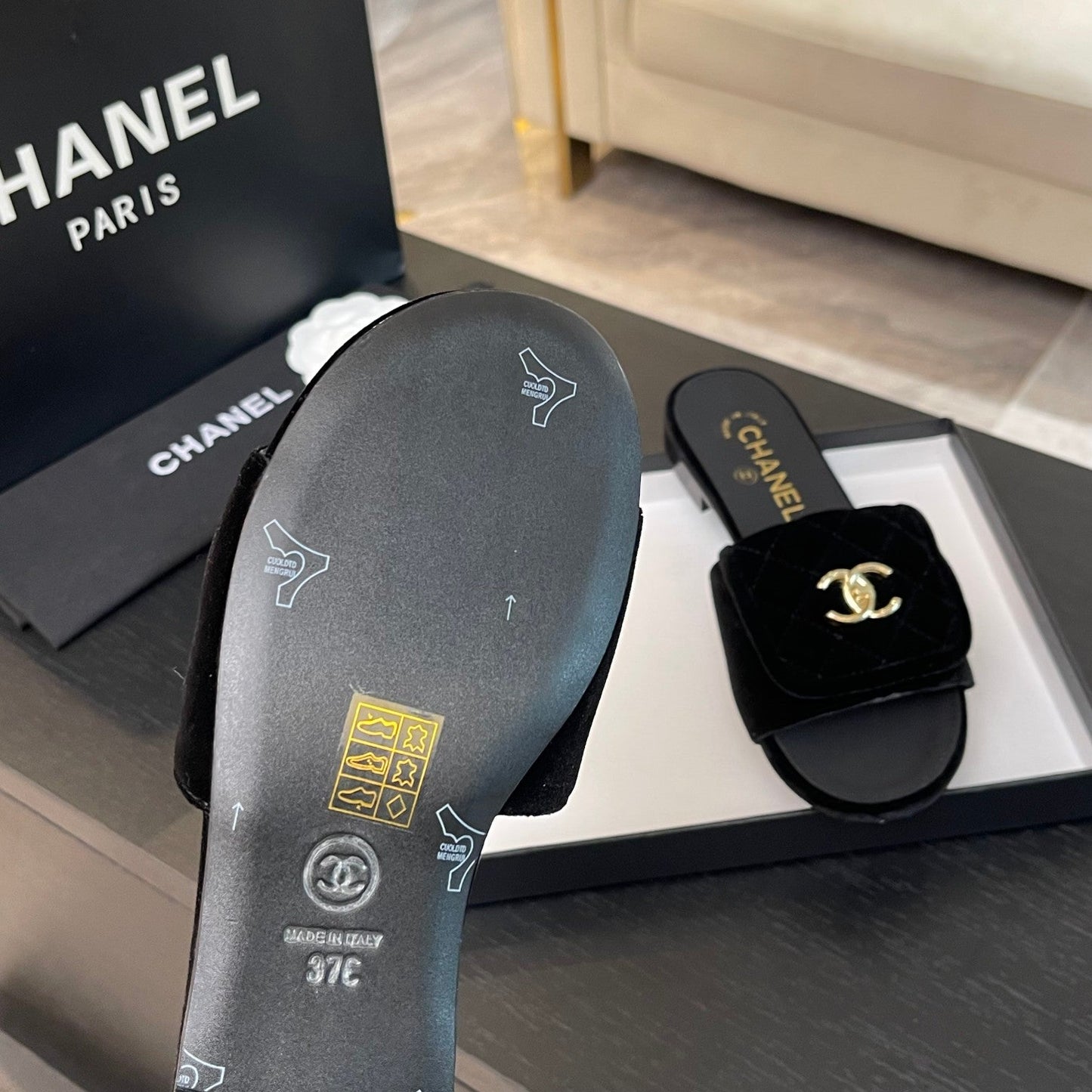 FLAT MULE IN BLACK VELVET - 35