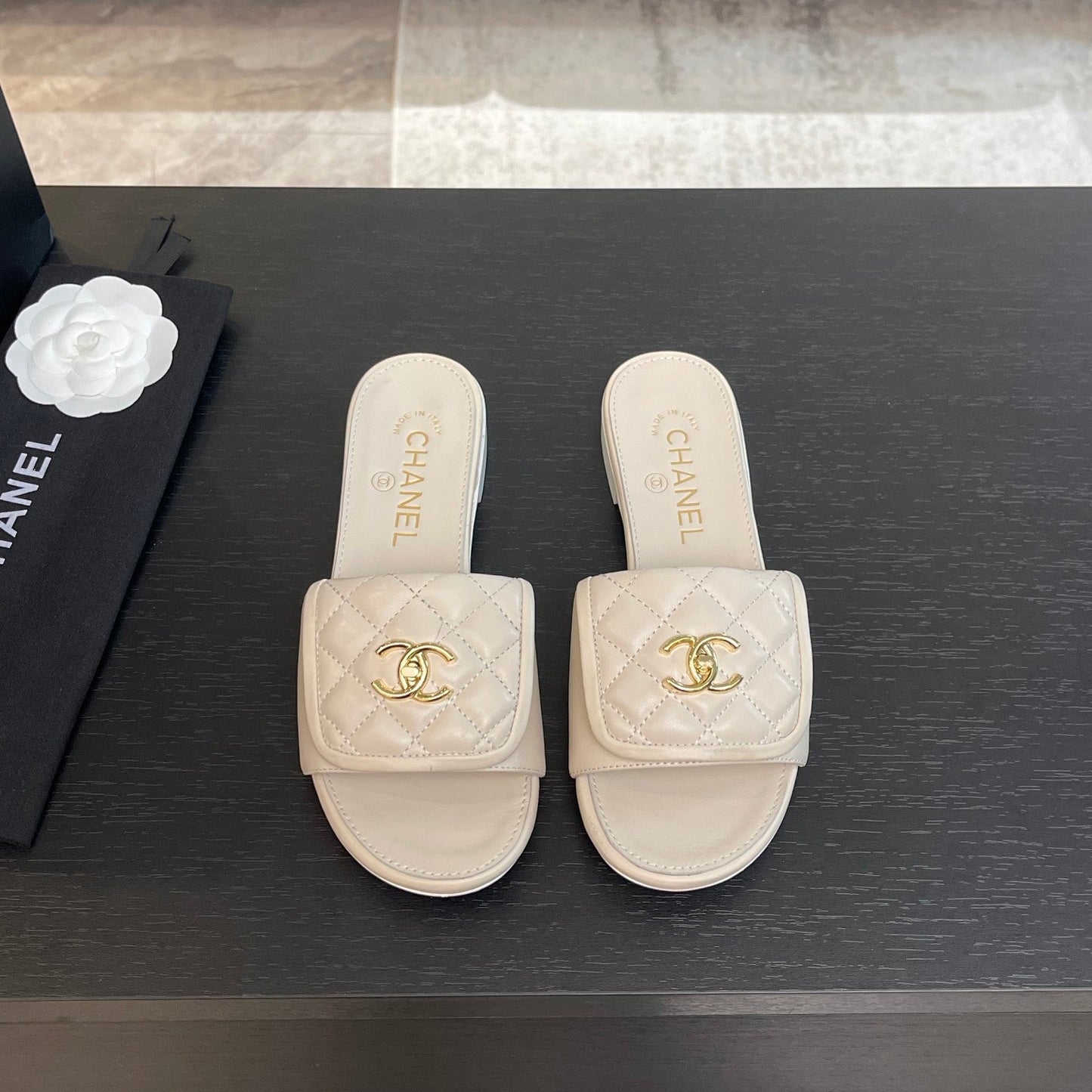 FLAT MULE IN WHITE LAMBSKIN - 35