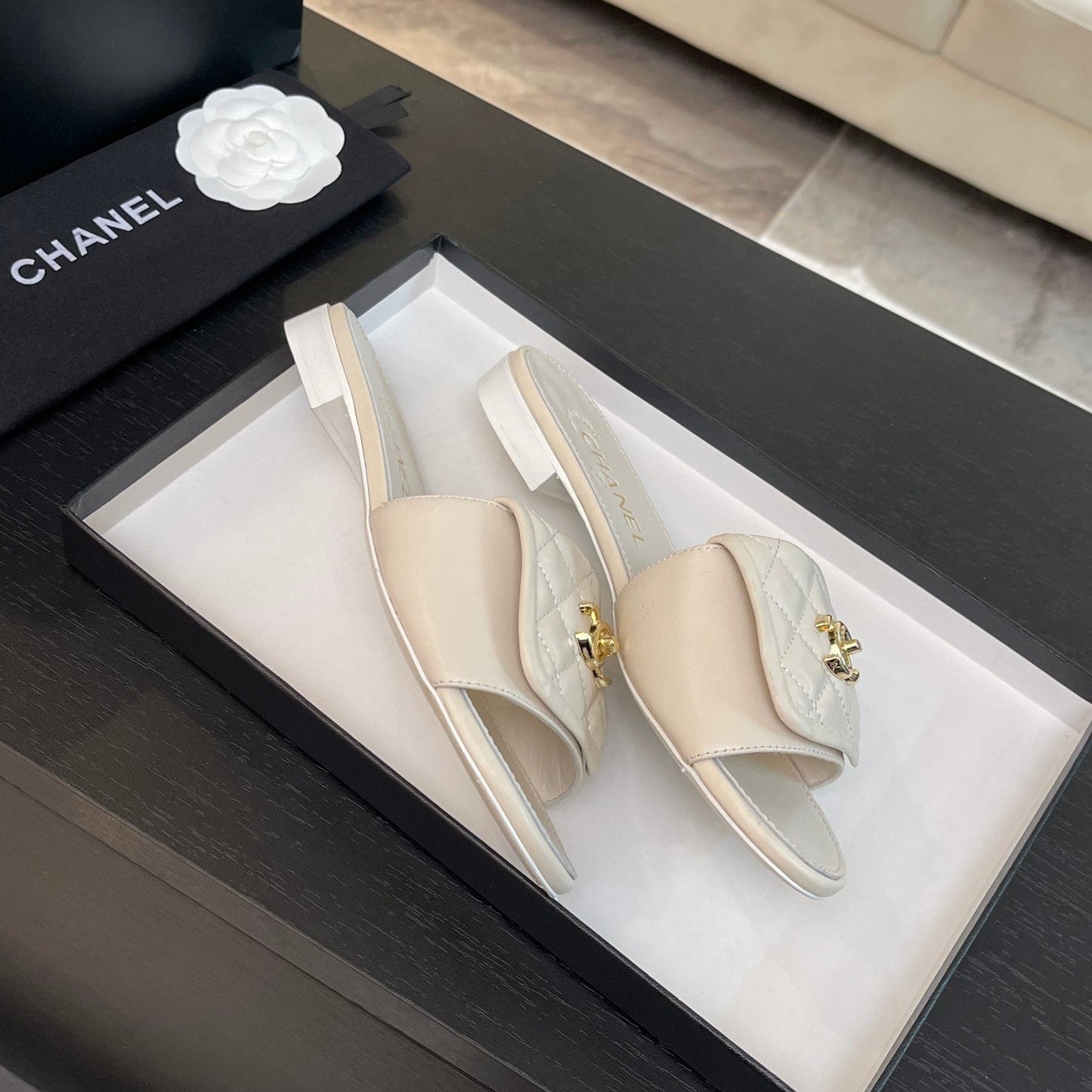 FLAT MULE IN WHITE LAMBSKIN - 35