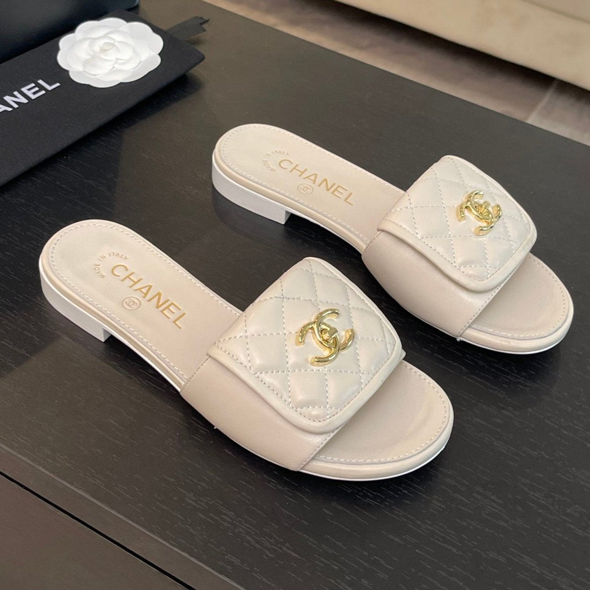 FLAT MULE IN WHITE LAMBSKIN - 35