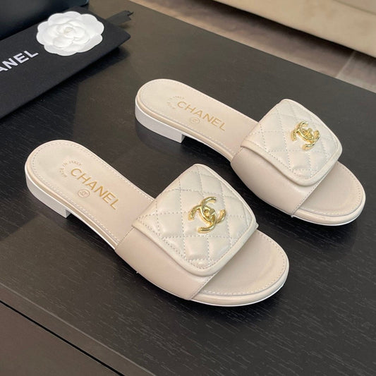 FLAT MULE IN WHITE LAMBSKIN - 35