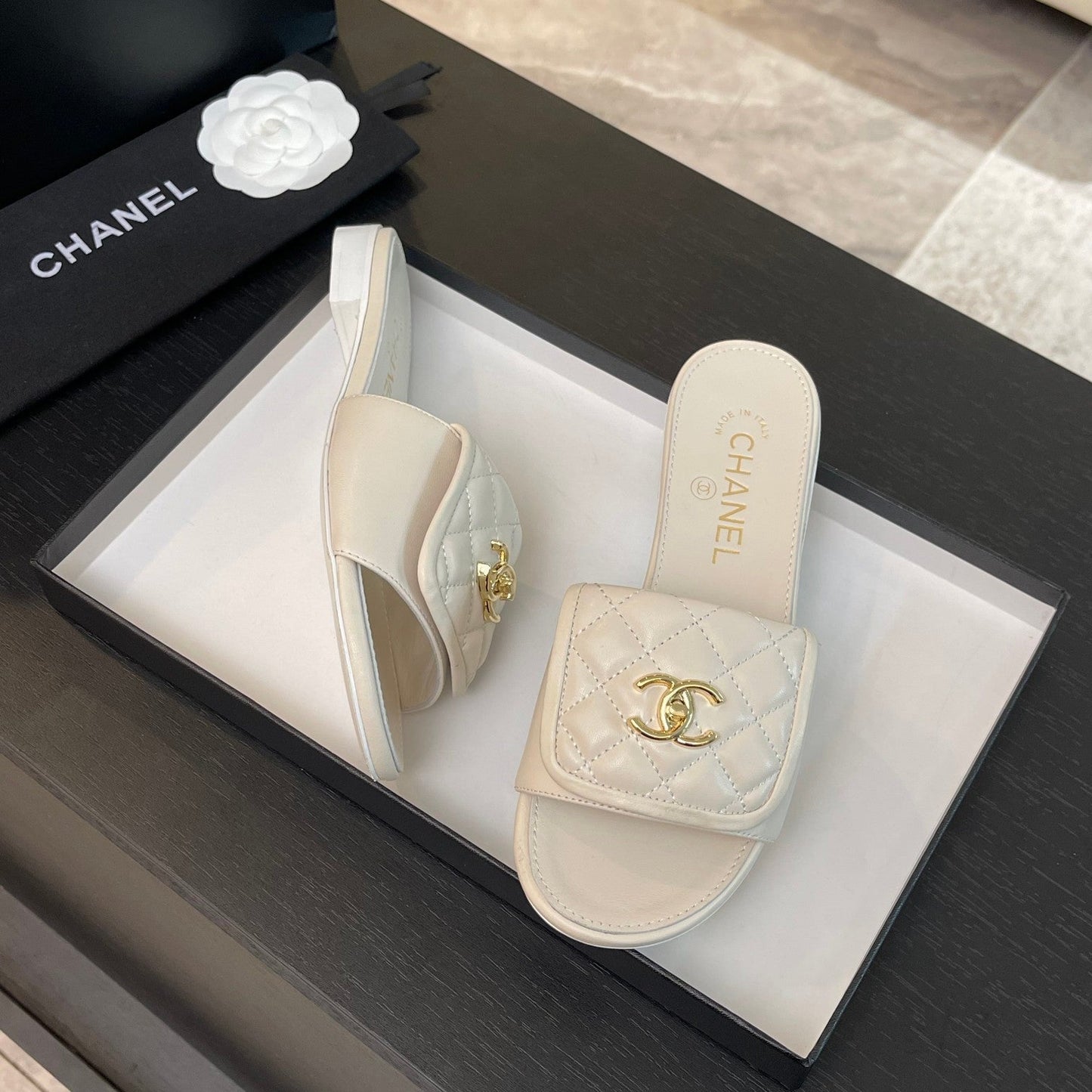 FLAT MULE IN WHITE LAMBSKIN - 35