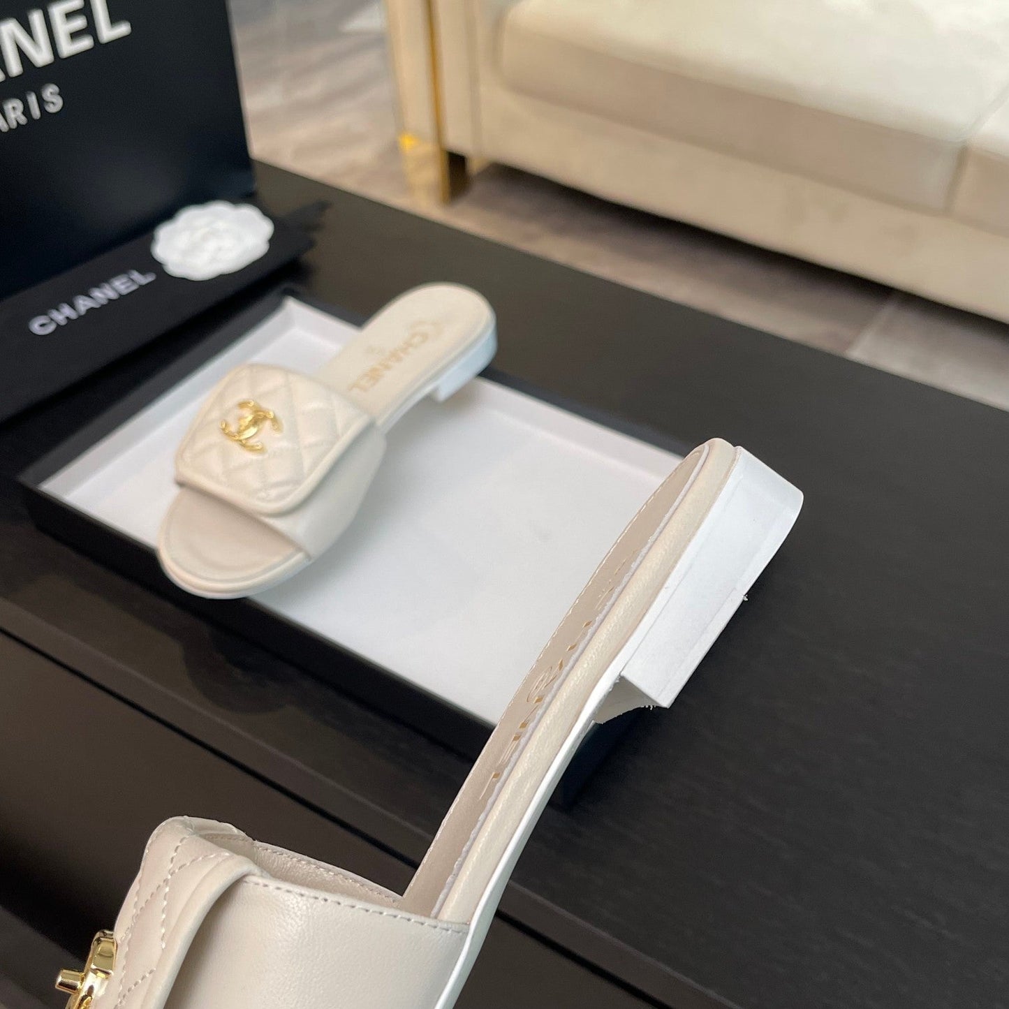 FLAT MULE IN WHITE LAMBSKIN - 35