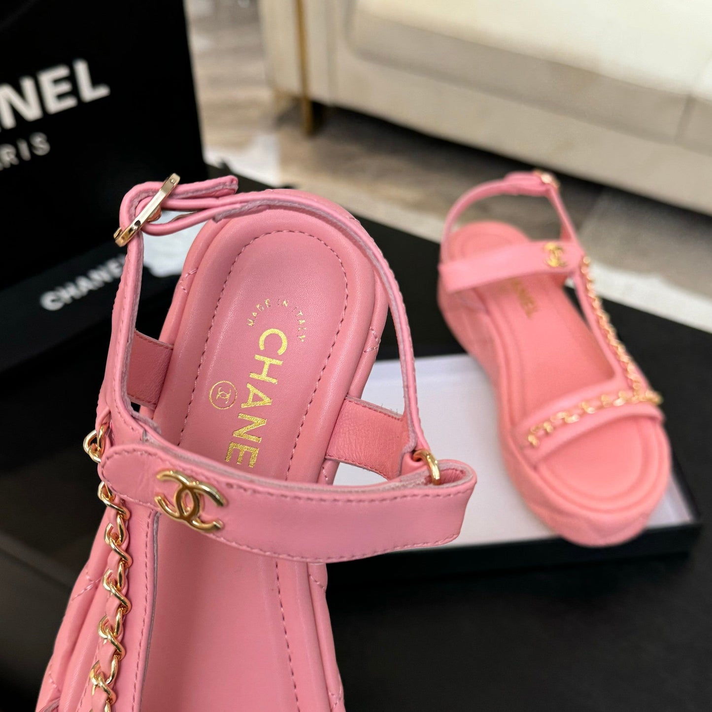 FLAT SANDALS IN SALMON PINK LAMBSKIN WITH GOLD CHAIN - 35