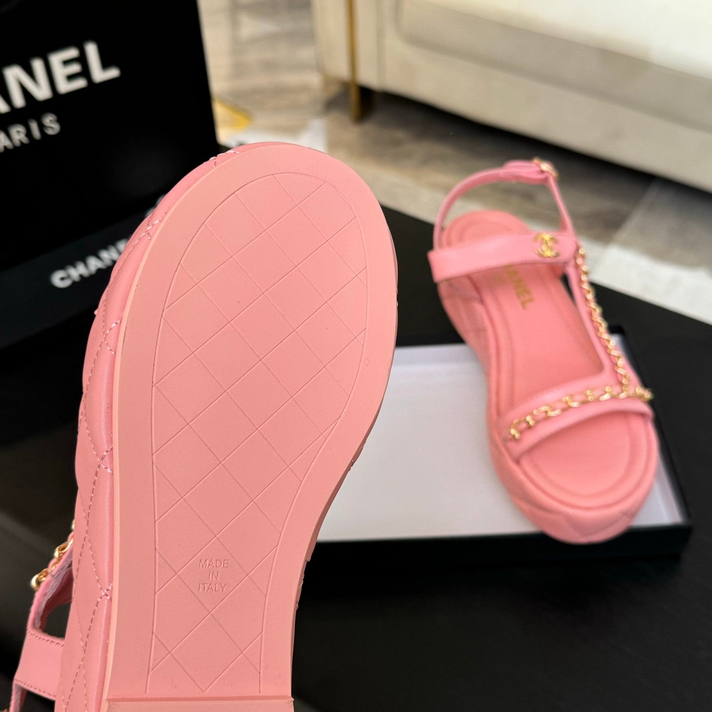 FLAT SANDALS IN SALMON PINK LAMBSKIN WITH GOLD CHAIN - 35