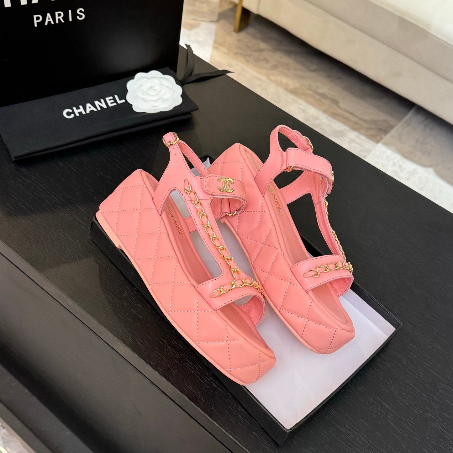 FLAT SANDALS IN SALMON PINK LAMBSKIN WITH GOLD CHAIN - 35